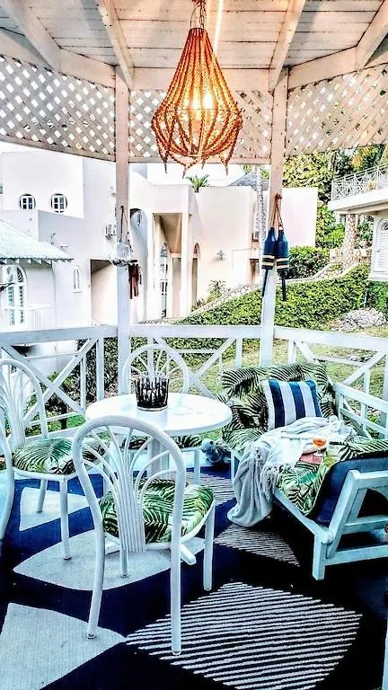 Apartment Amazing Location! Walk To Town, Beach & Dinner - Payment Required To Reserve Ocho Rios Jamaica