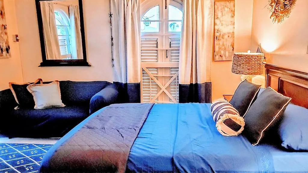 Apartment Amazing Location! Walk To Town, Beach & Dinner - Payment Required To Reserve Ocho Rios Jamaica