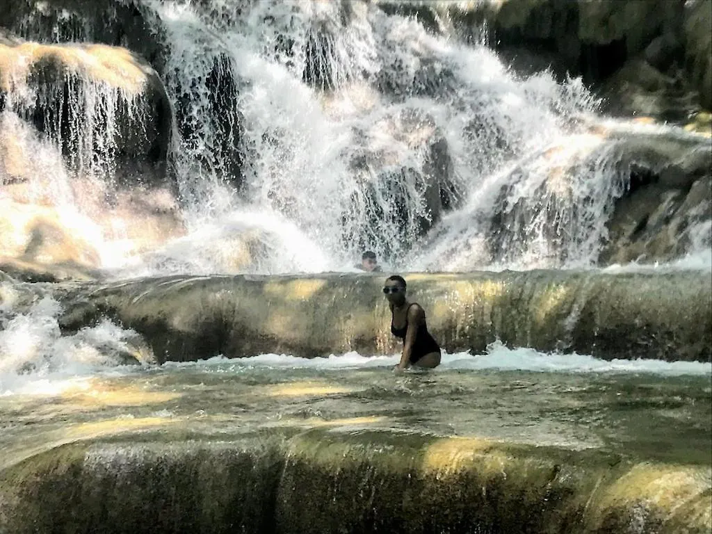 Amazing Location! Walk To Town, Beach & Dinner - Payment Required To Reserve Ocho Rios 0*,  Jamaica