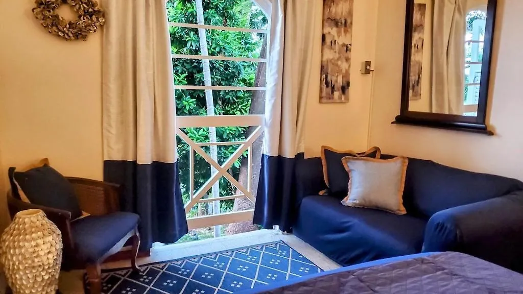 Amazing Location! Walk To Town, Beach & Dinner - Payment Required To Reserve Ocho Rios
