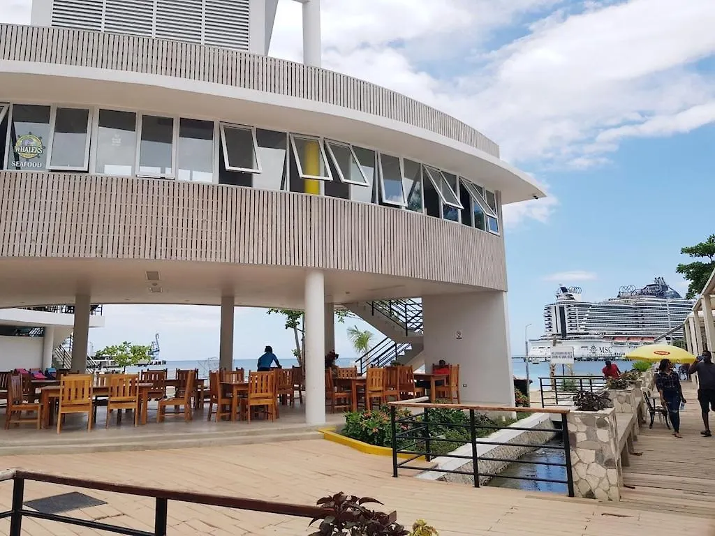Apartment Amazing Location! Walk To Town, Beach & Dinner - Payment Required To Reserve Ocho Rios Jamaica
