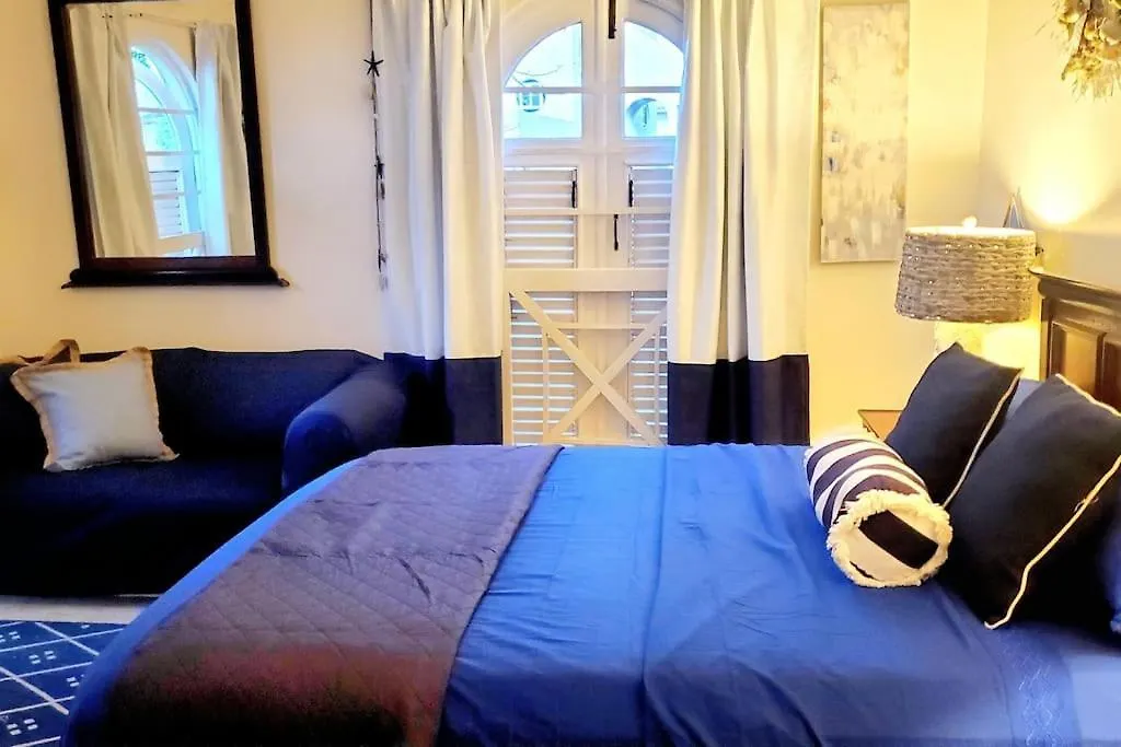 Amazing Location! Walk To Town, Beach & Dinner - Payment Required To Reserve Ocho Rios Apartment