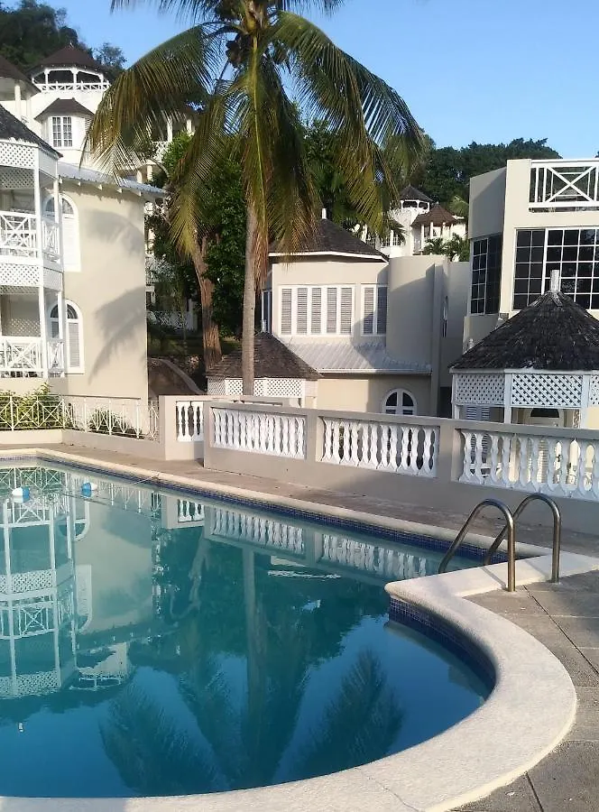 Amazing Location! Walk To Town, Beach & Dinner - Payment Required To Reserve Ocho Rios